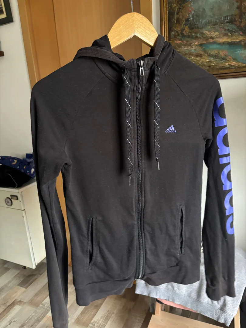 Adidas duks sa kapuljačom