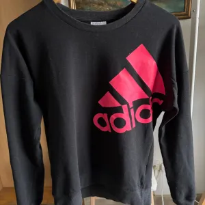 Adidas Essentials duks