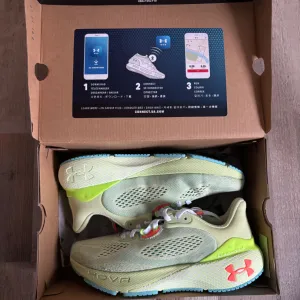 Under Armour HOVR MACHINA 3