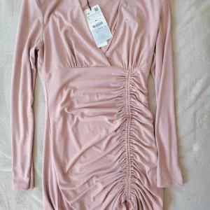 Zara roze haljina