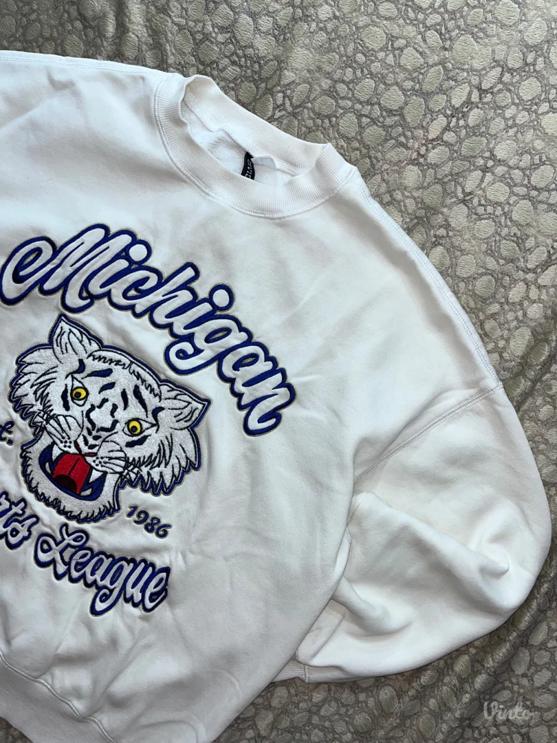 H&M oversized duks tigar