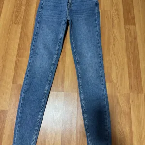 Superdry- ženske farmerke