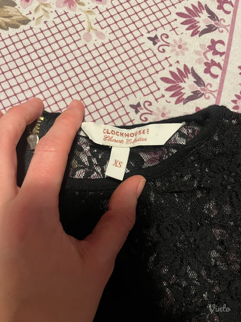 Crna bluza sa čipkom