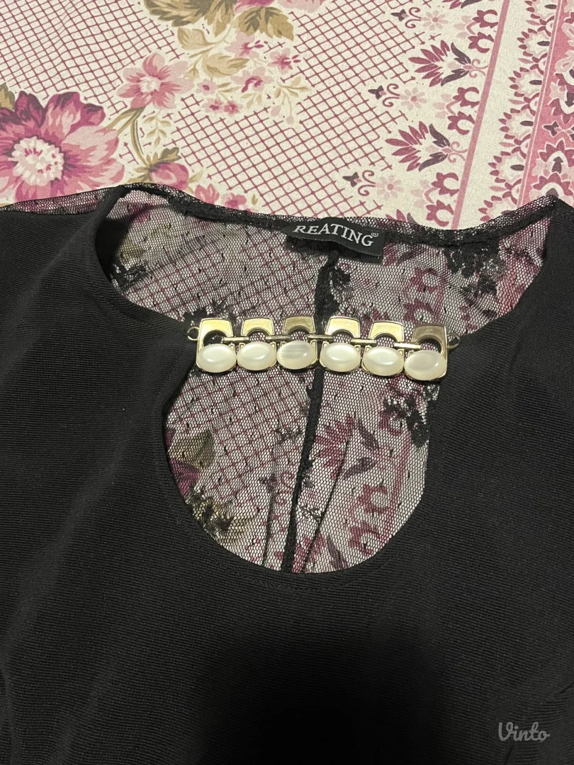 Crna ženska bluza sa čipkom