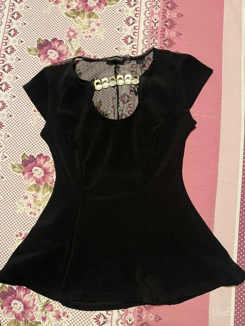 Crna ženska bluza sa čipkom