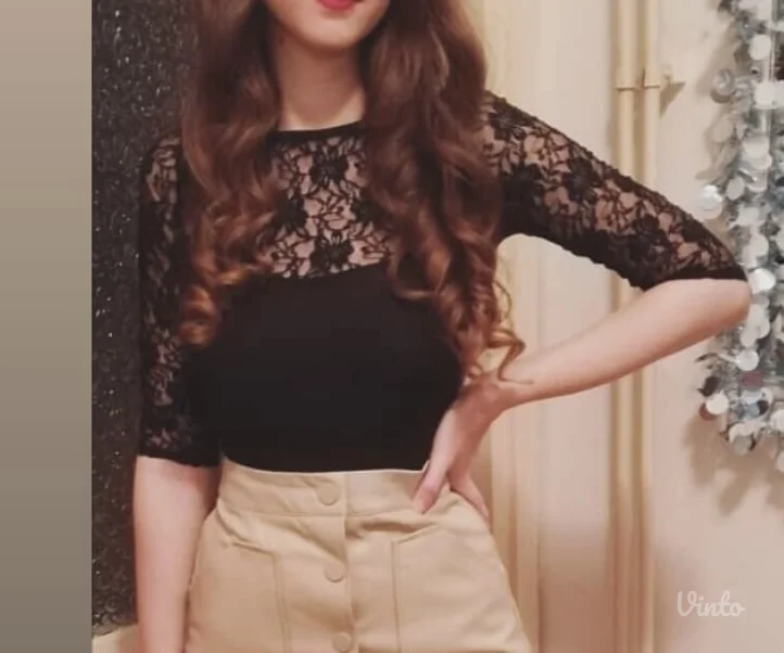 Crna bluza sa čipkom