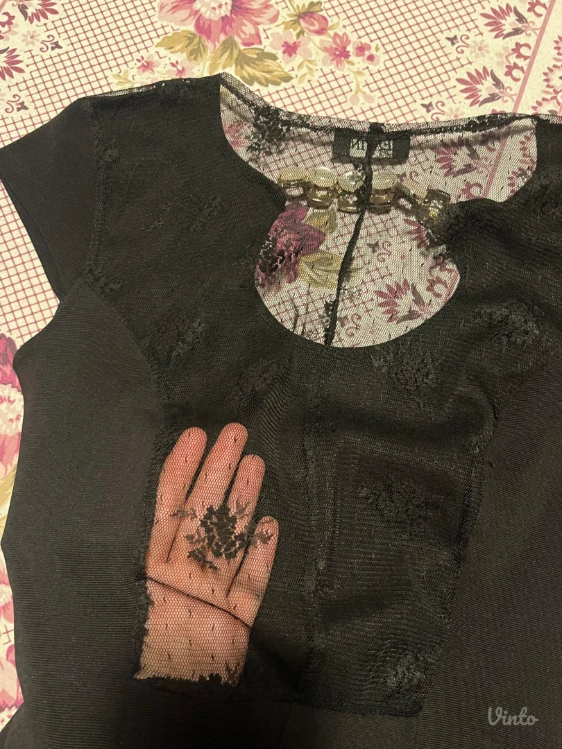 Crna ženska bluza sa čipkom