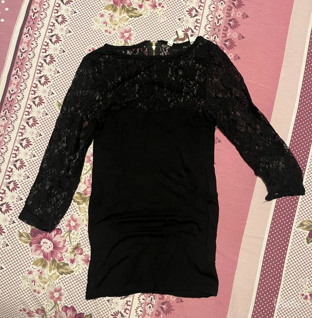 Crna bluza sa čipkom