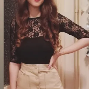 Crna bluza sa čipkom