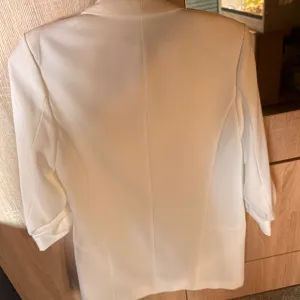 Beli blejzer Zara