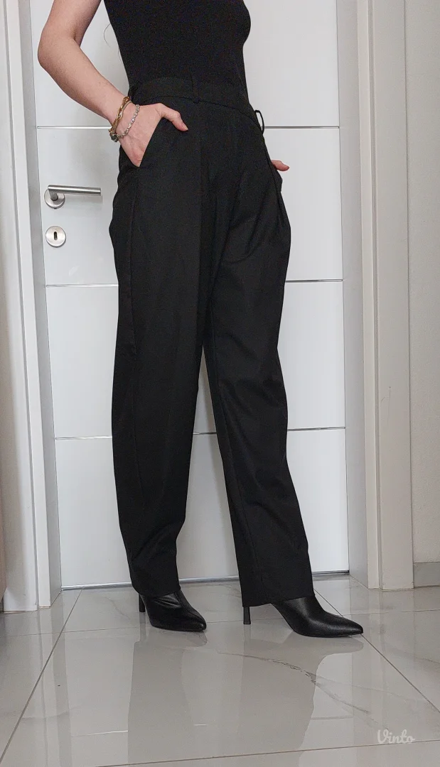 Zara- Crne ženske pantalone