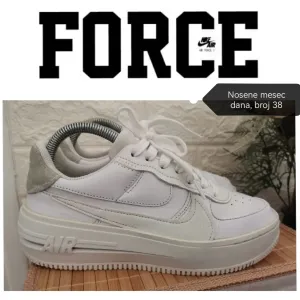 Nike Air Force 1 Low kozne br. 38