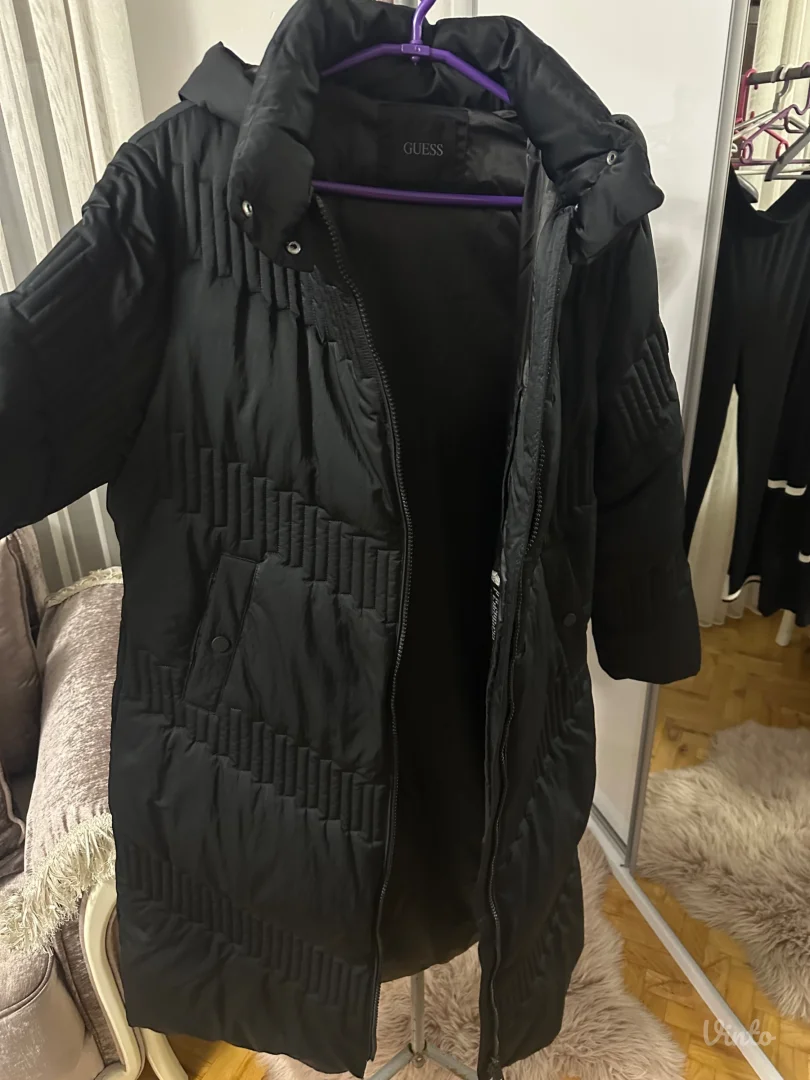 Guess- Crna zimska jakna