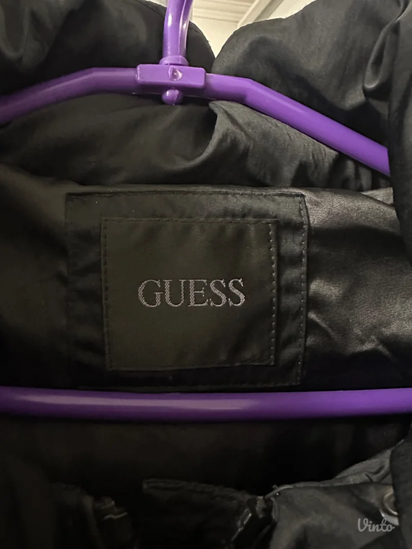 Guess- Crna zimska jakna