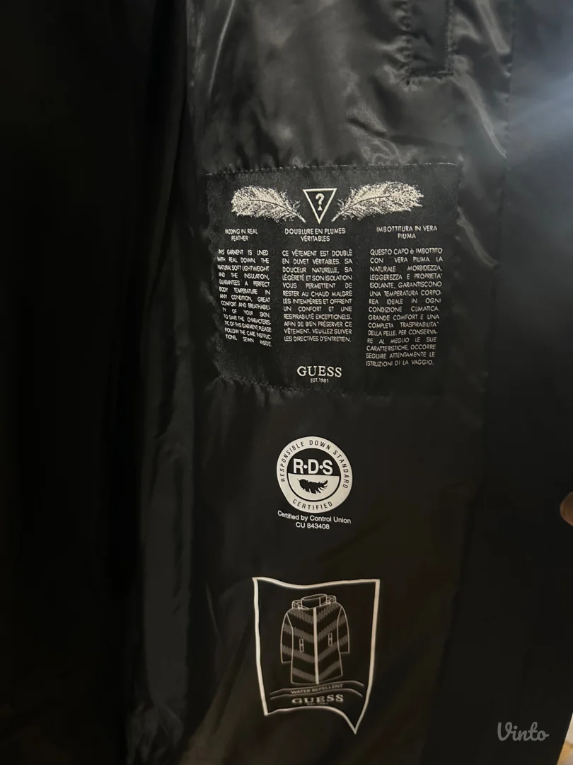 Guess- Crna zimska jakna