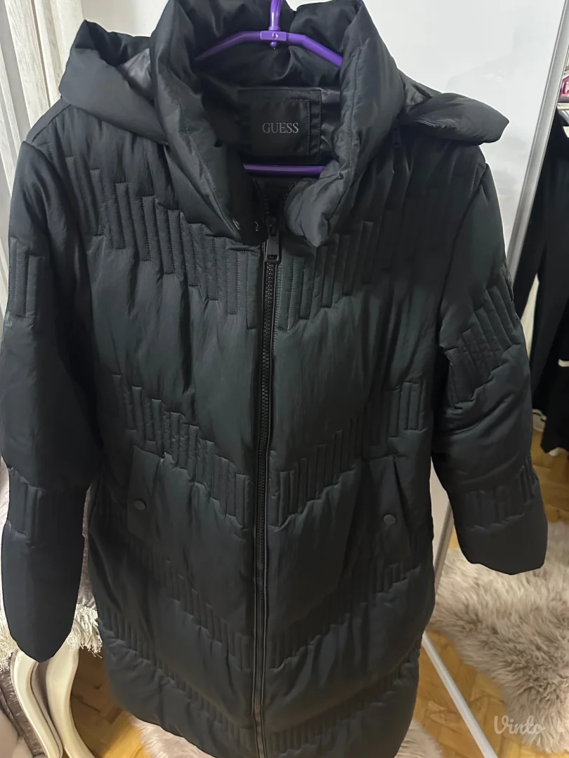 Guess- Crna zimska jakna