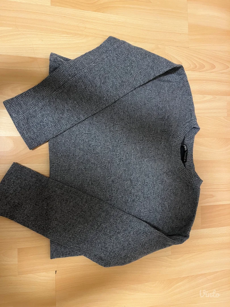 Zara sivi kratki dzemper