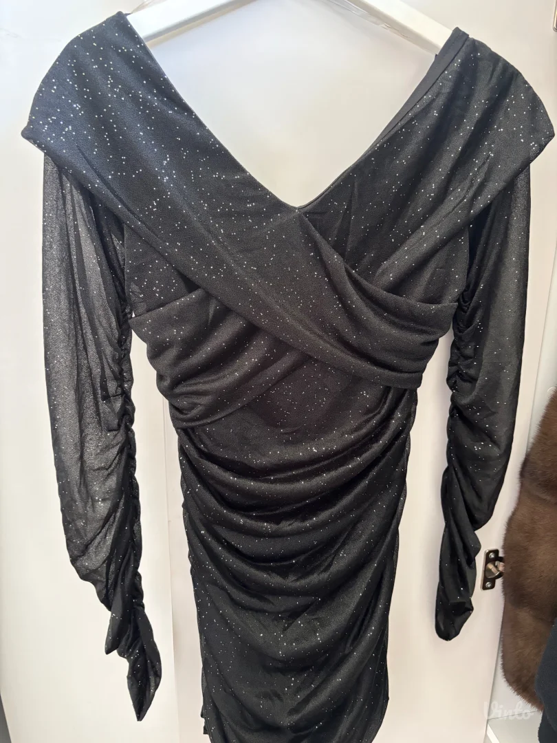 Crna mini sljokicava haljina