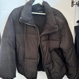 Pull & bear crna jakna