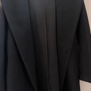 Crni zara kaput sa kapuljacom