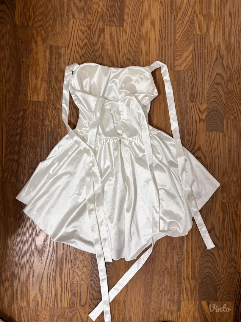 Bela satenska haljina sa instagrama