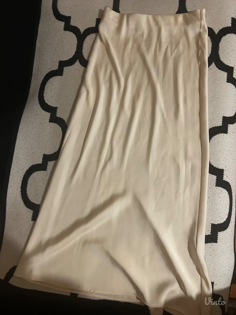 Zara satenska suknja XS 1500 DANAS