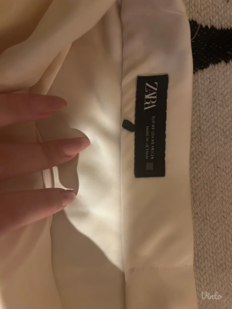 Zara satenska suknja XS 1500 DANAS