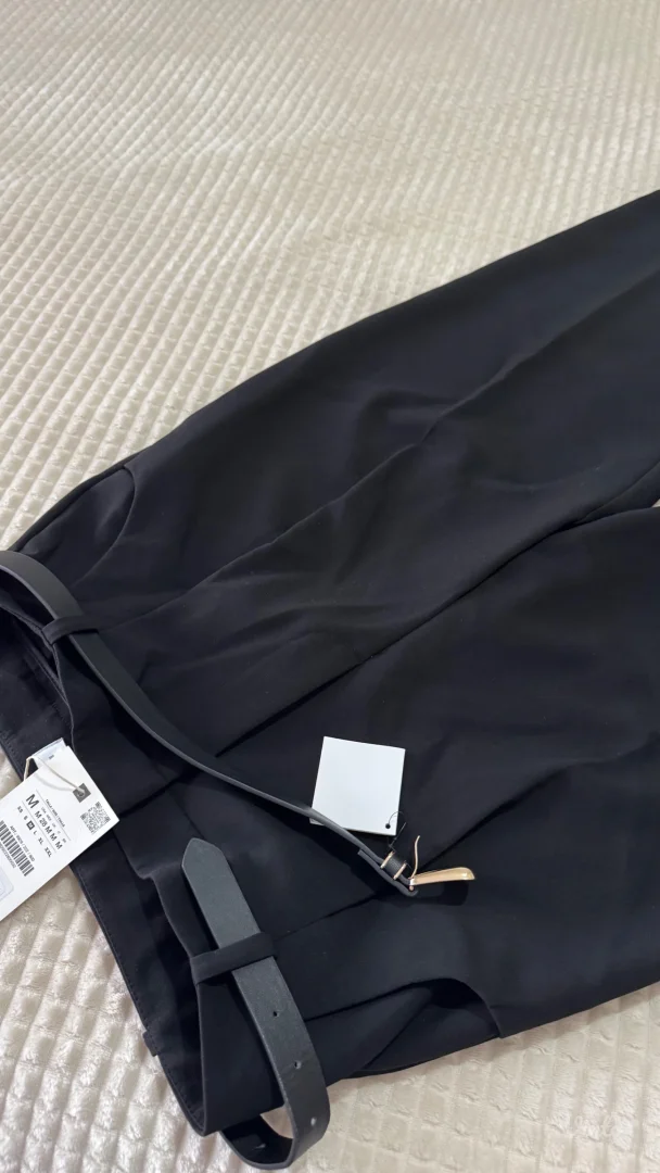 Zara crne pantalone sa kaisom