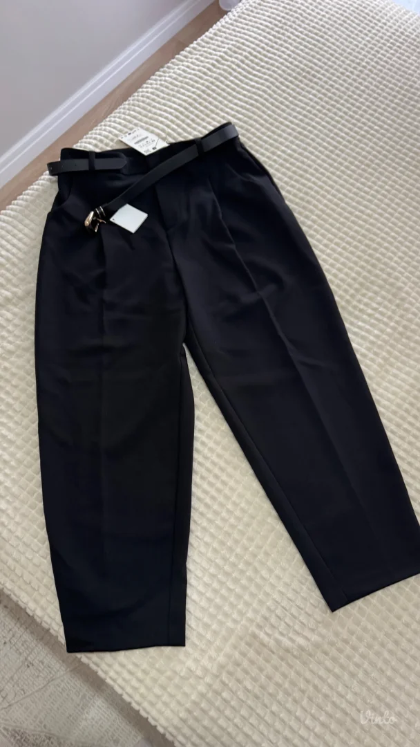 Zara crne pantalone sa kaisom