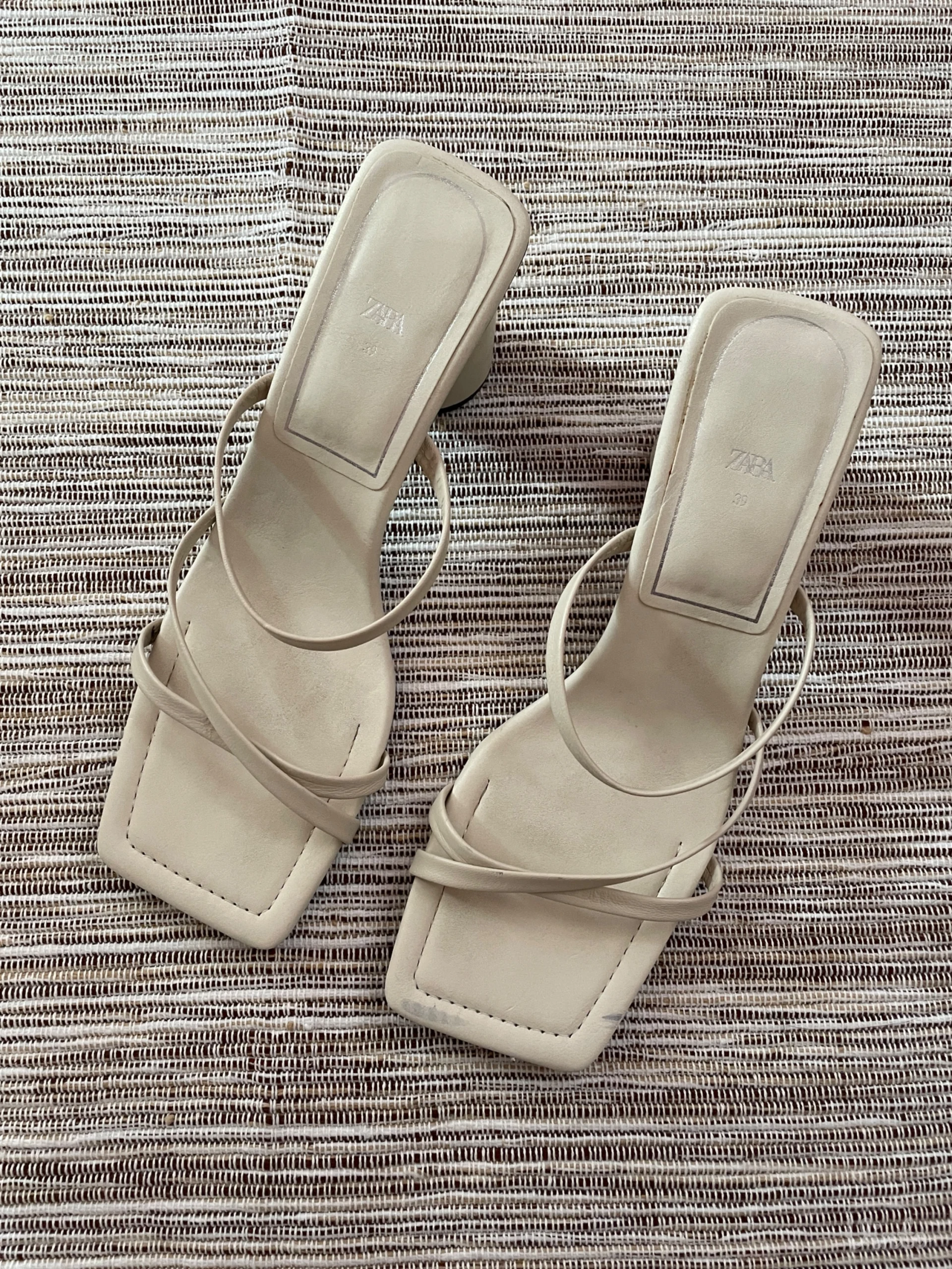 Zara nove bele sandale 39