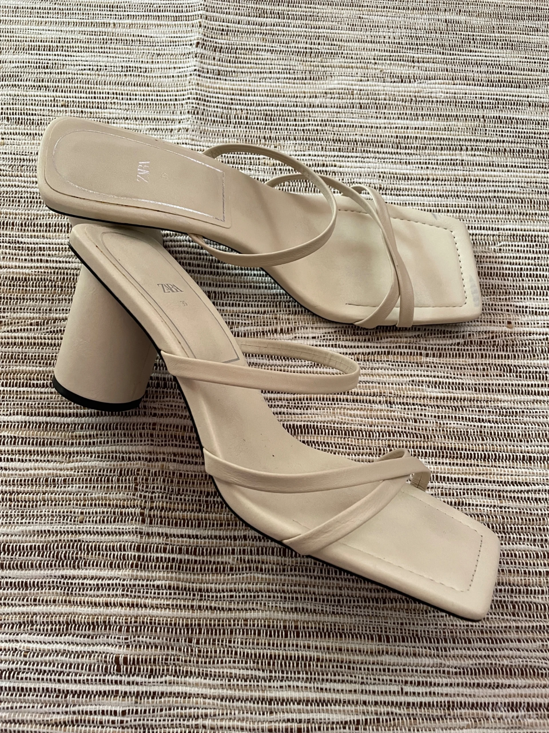 Zara nove bele sandale 39