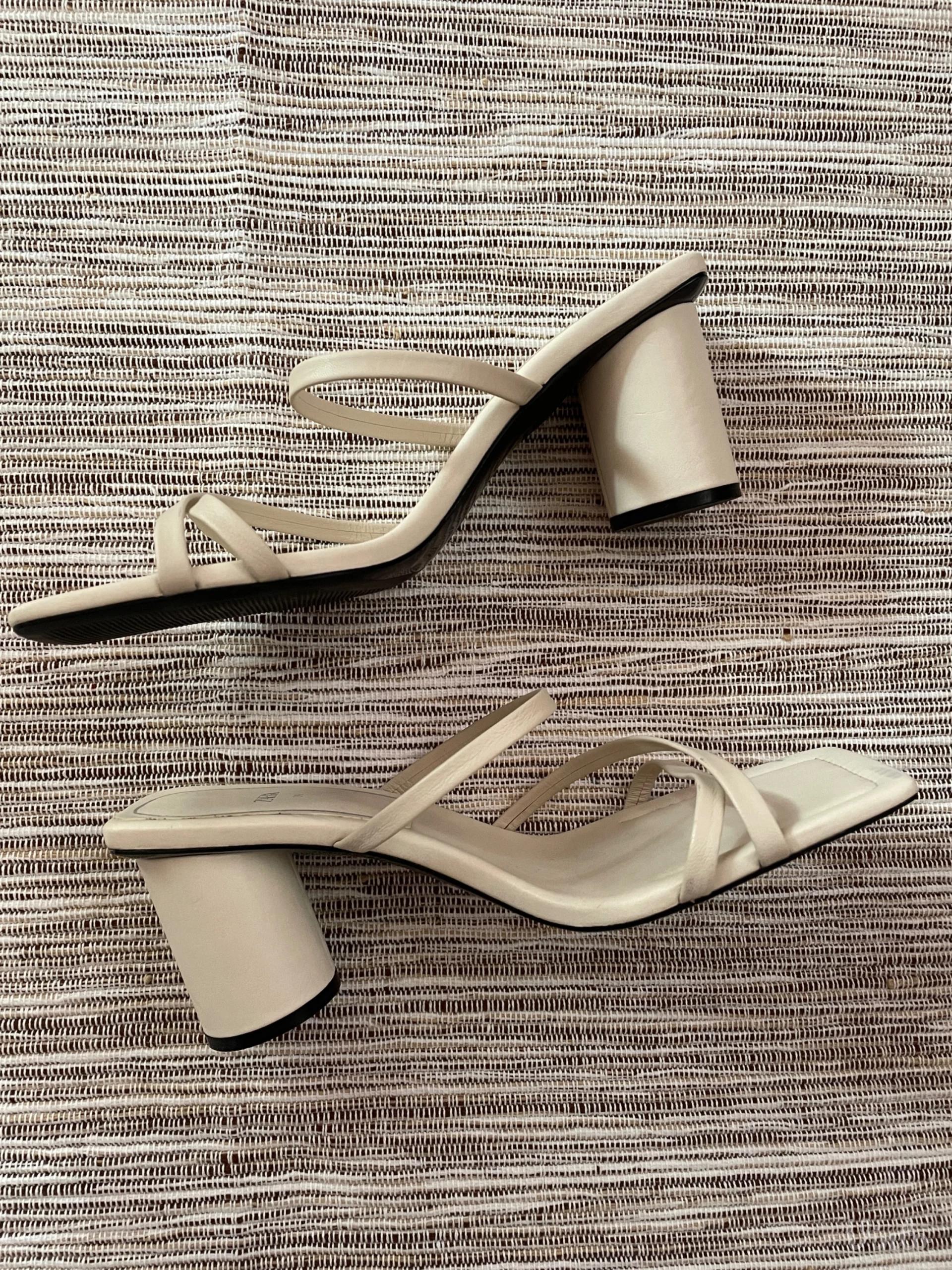 Zara nove bele sandale 39