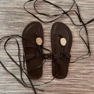 ZARA čokoladne sandale novo 39