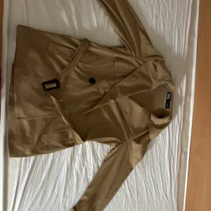 Zara kratak mantilić