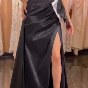 Duga svecana haljina