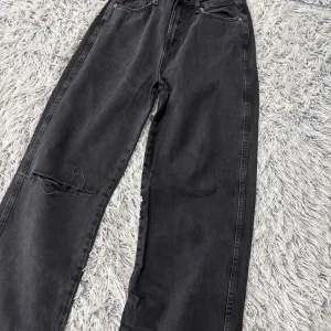 Crne farmerke sirokih nogavica