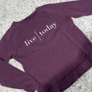 Ljubicasta dukserica