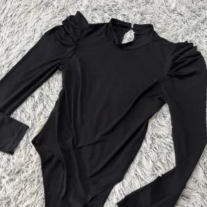 Crni bodi sa naramenicama