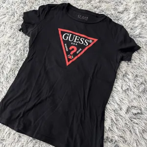 Guess majica - univerzalna velicina