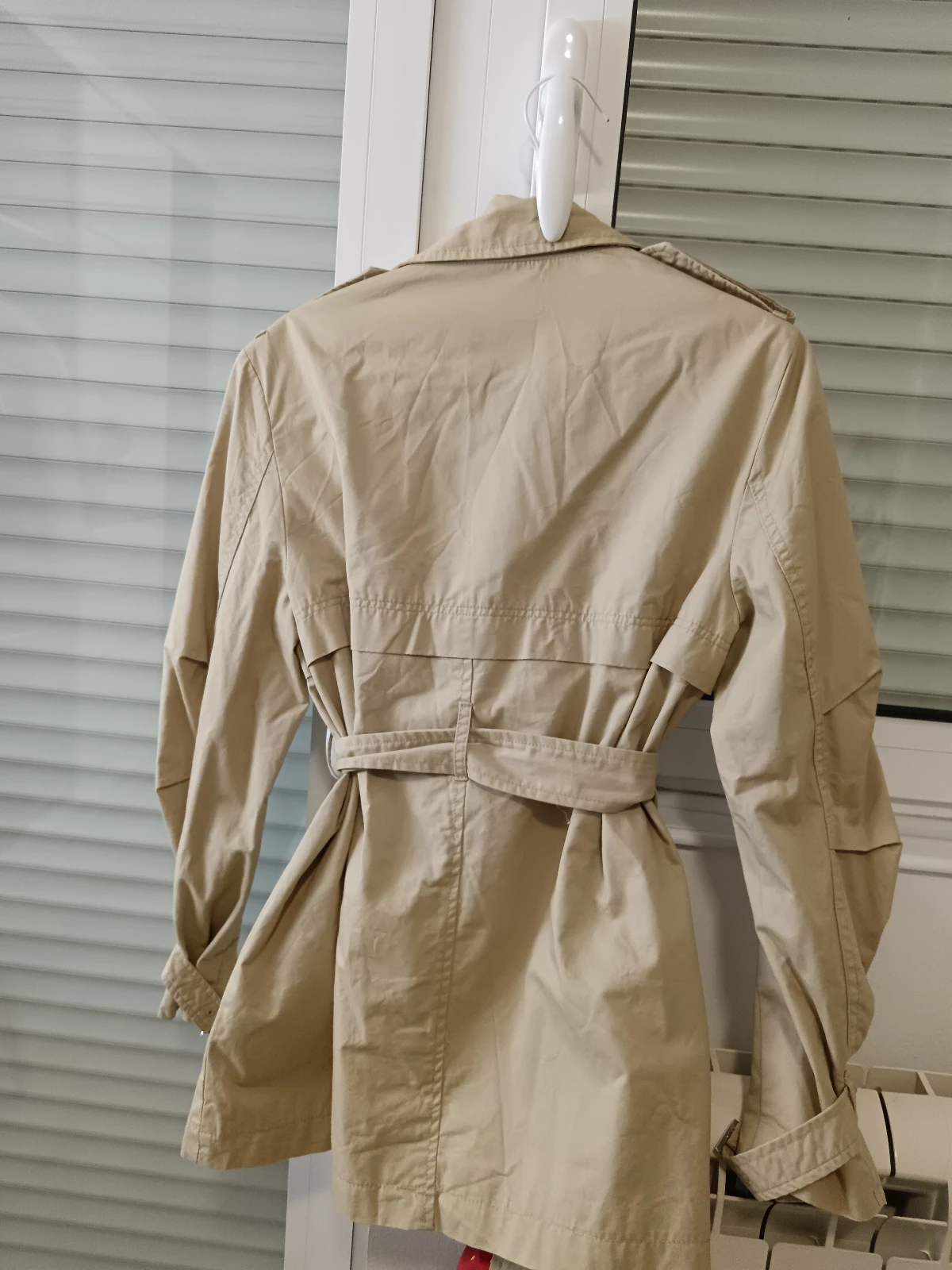 Bershka bež kratak baloner / trench coat (S)