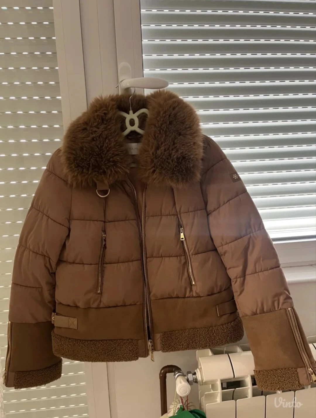 Atraktivna i topla braon jakna brenda MODA PUANNA.