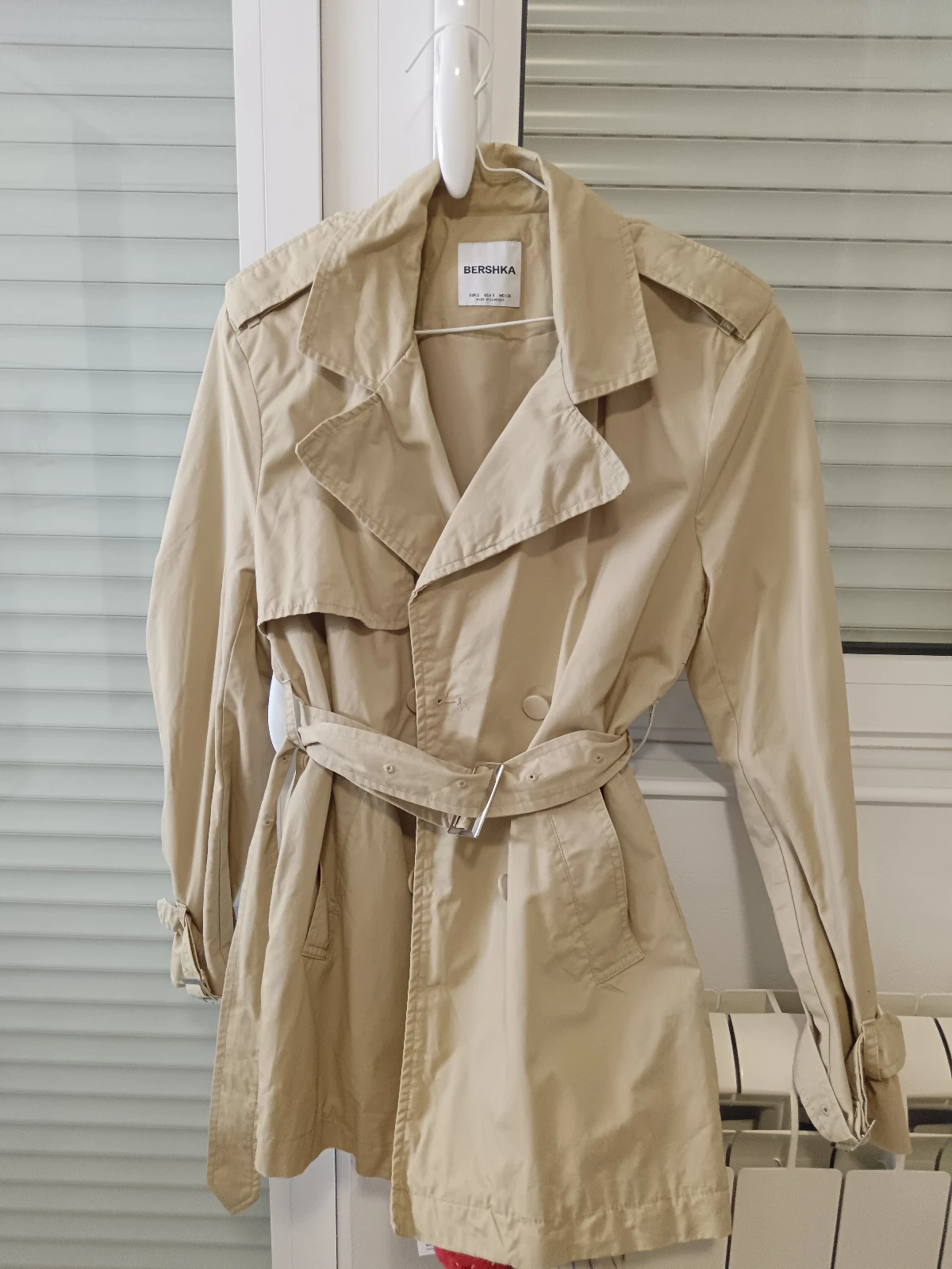 Bershka bež kratak baloner / trench coat (S)