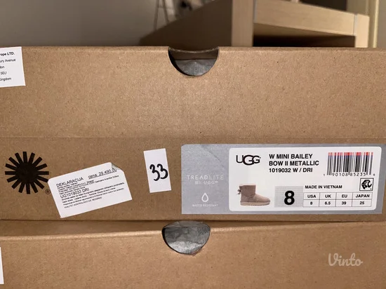 UGG svetlo roze plitke čizme sa mašnicom