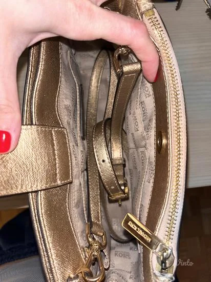 MICHAEL KORS zlatna torba