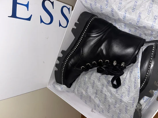 GUESS crne kožne bajkerke