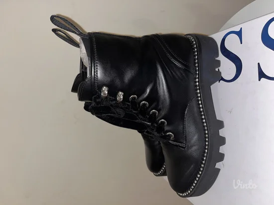 GUESS crne kožne bajkerke