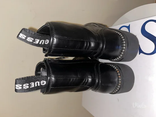 GUESS crne kožne bajkerke