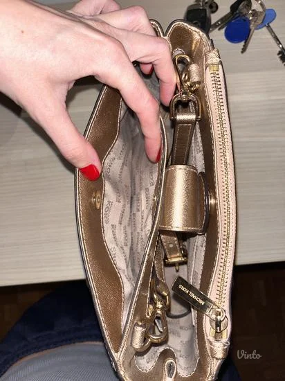 MICHAEL KORS zlatna torba