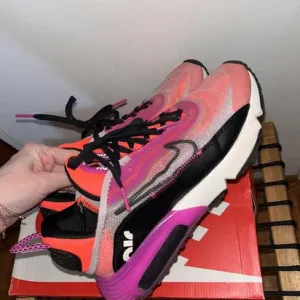 NIKE Air Max 2090 patike