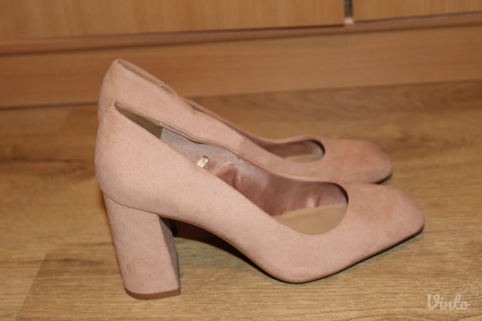 Puder roze H&M štikle - udobne i moderne!